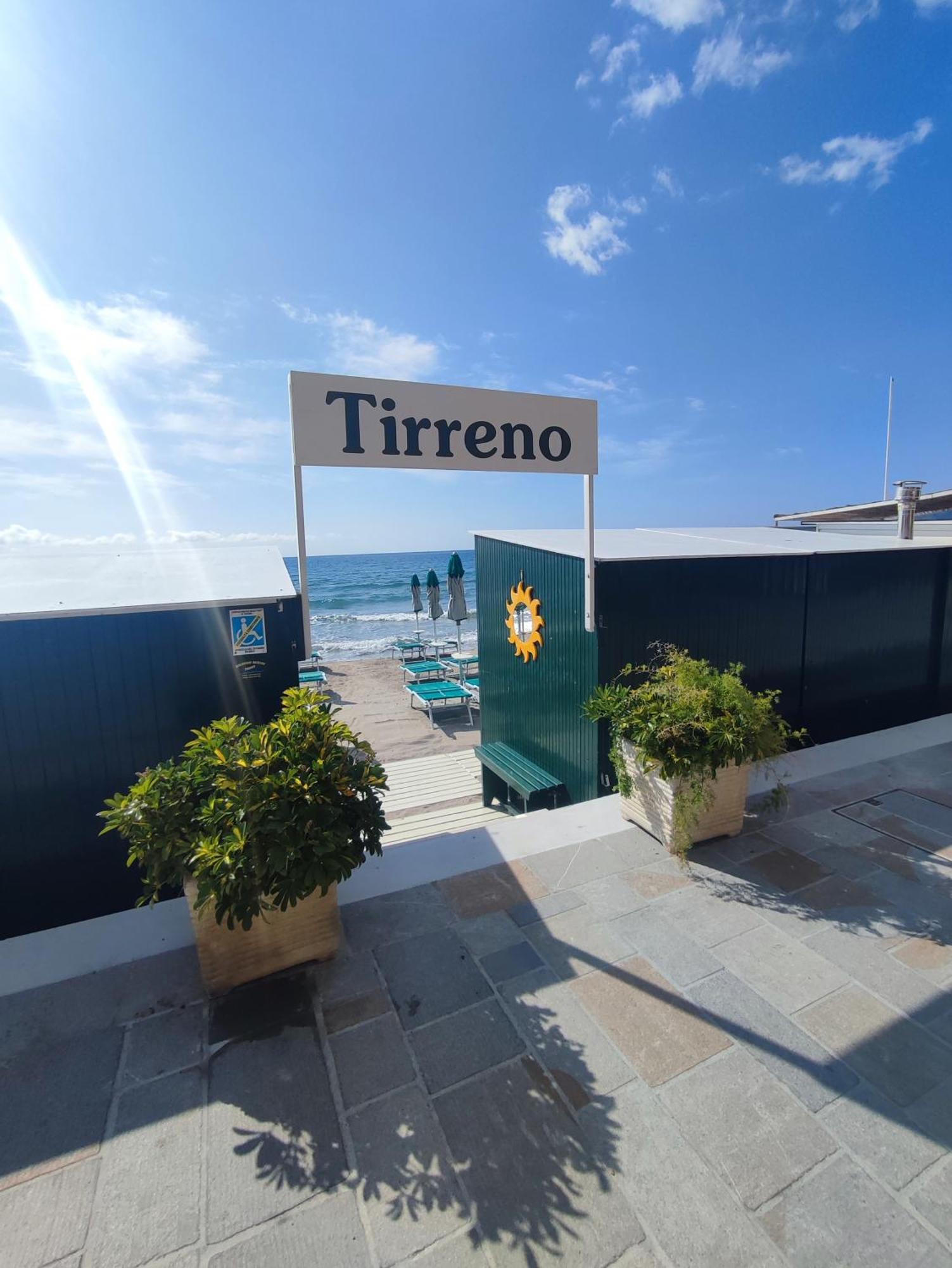 Hotel Tirreno Alassio Kültér fotó