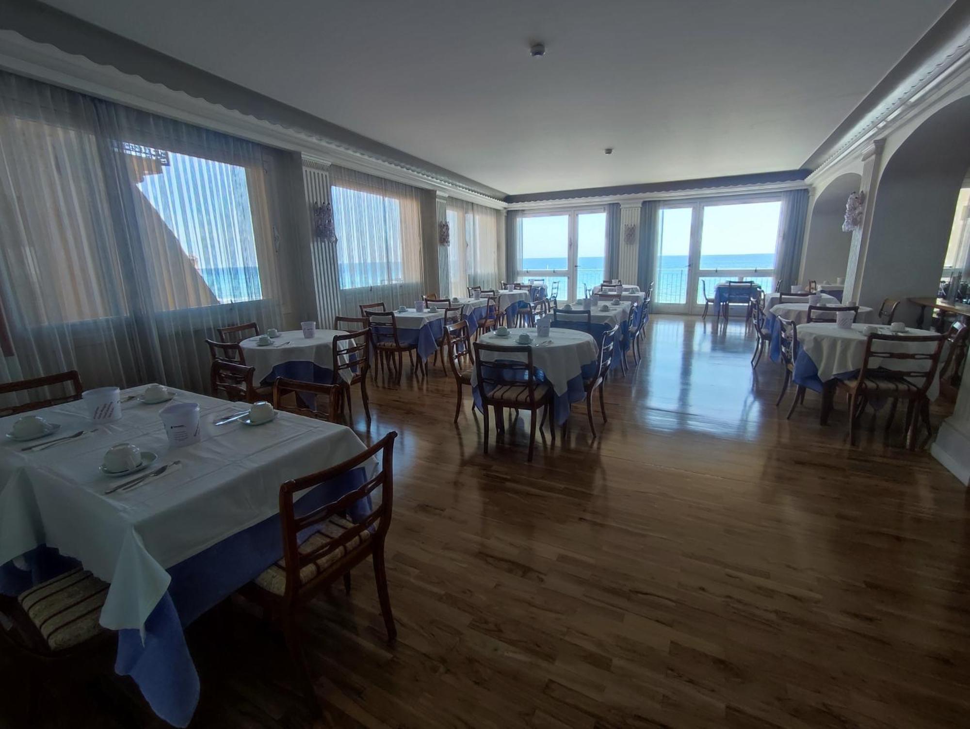 Hotel Tirreno Alassio Kültér fotó